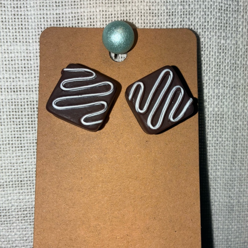 Chocolate Brown Square Earrings with Silver Swirl